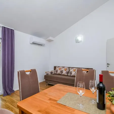 Mirjana Apartment Necujam