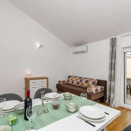 Apartment Mirjana *
