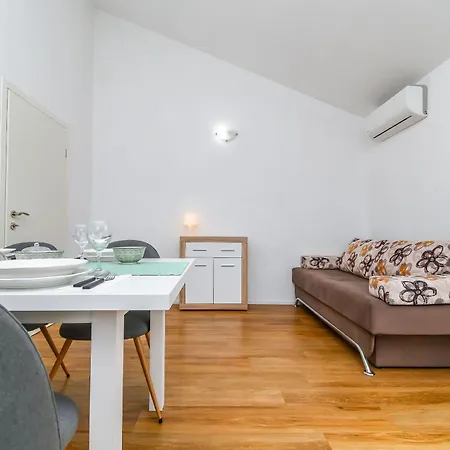 Mirjana Apartment *